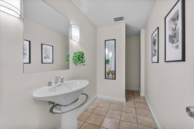 Building Photo - 3824 Gaines Dr