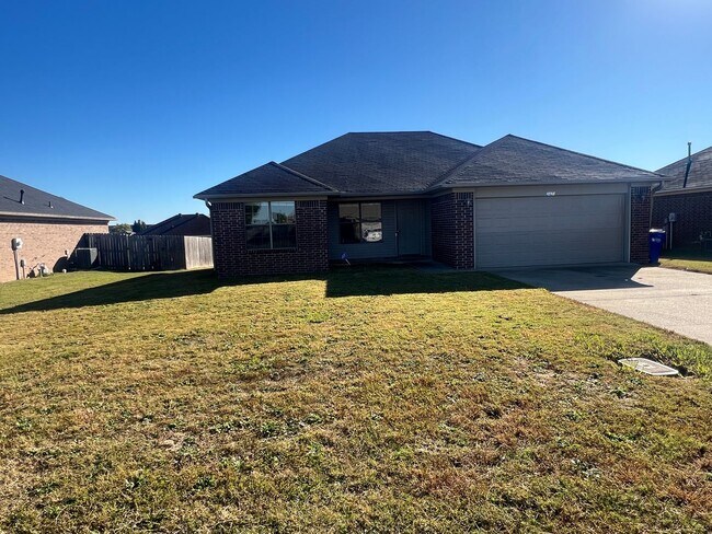 Primary Photo - 3 Bed 2 Bath Home