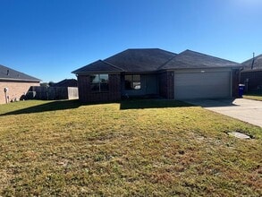 Building Photo - 3 Bed 2 Bath Home