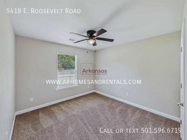 Building Photo - 5418 E Roosevelt Rd