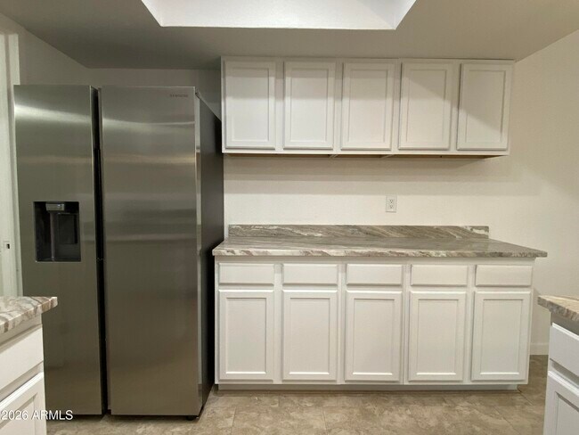 Building Photo - 2121 W Sequoia Dr