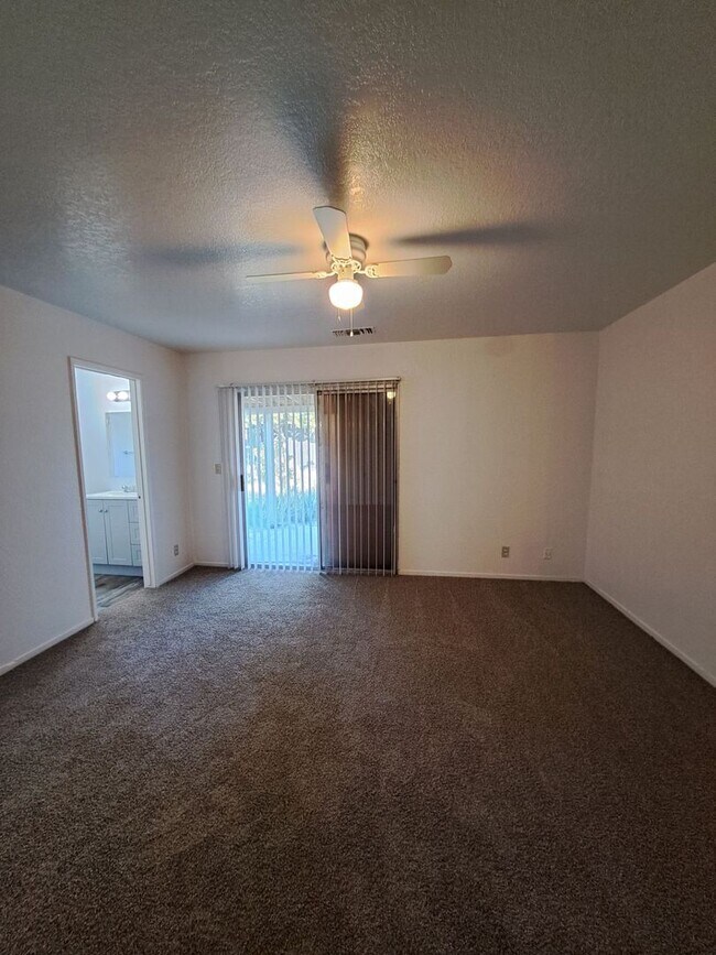Building Photo - RENT REDUCE & MOVE IN SPECIAL: 1ST MONTH RENT FREE - Spacious 3-Bedroom Home Steps from Addams El...