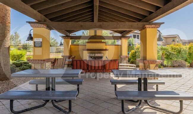Building Photo - 4077 S Sabrina Dr