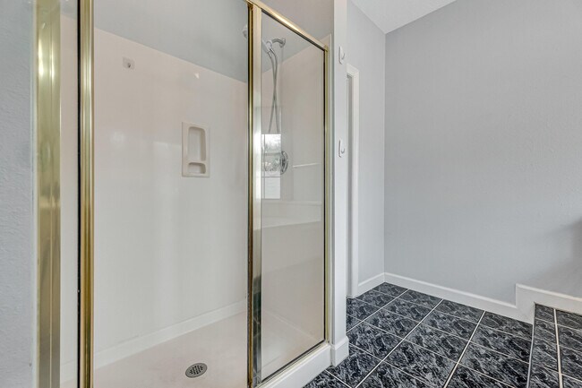 Building Photo - 114 Dana Pointe