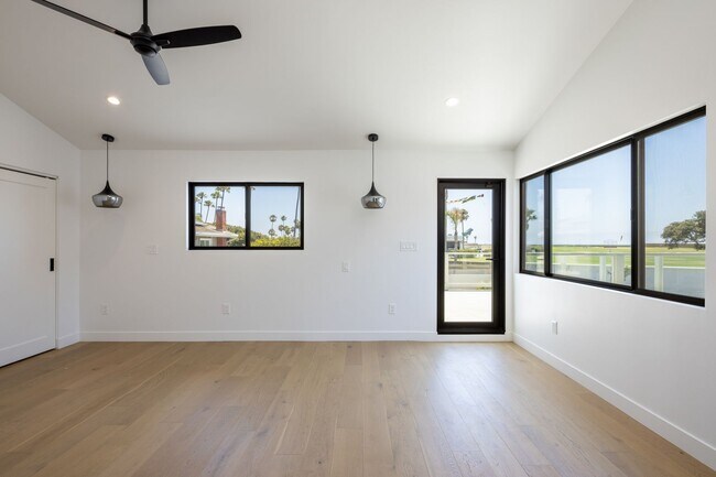 Building Photo - Gorgeous Fully Remodeled 5 Bedroom Home wi...