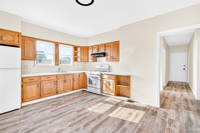 Building Photo - 270 Sickles Ave