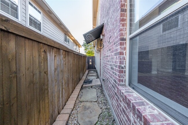 Building Photo - 1067 Valley Vista Dr