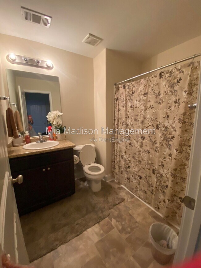 Building Photo - 25 Abaco Ct