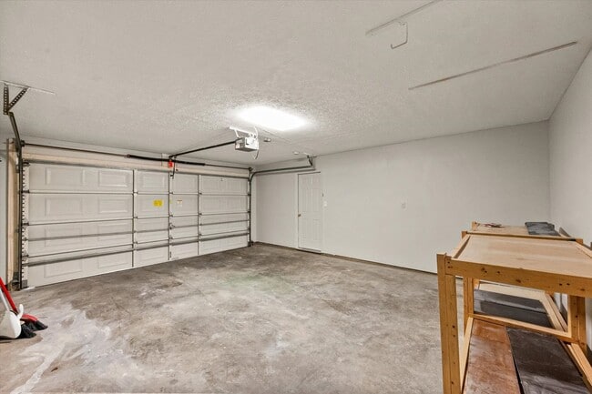 Building Photo - Beautiful 3-Bedroom Home on a Quiet Cul-de...