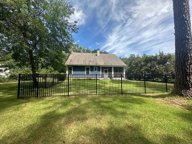 Building Photo - Beautiful Low Country Home in Rose Dhu!