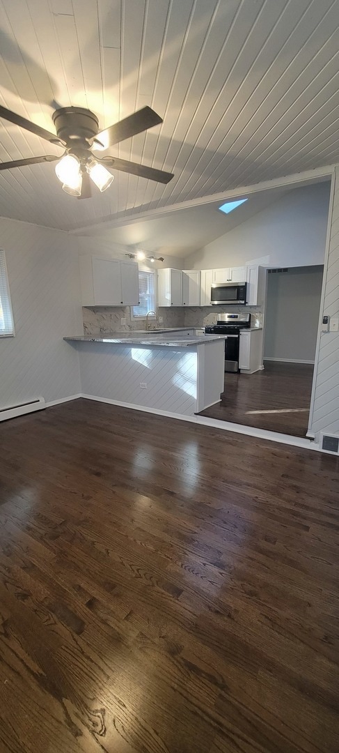 Building Photo - 6921 Clarendon Hills Rd