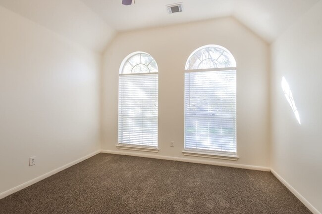 Building Photo - 3811 Spruce Bay Dr