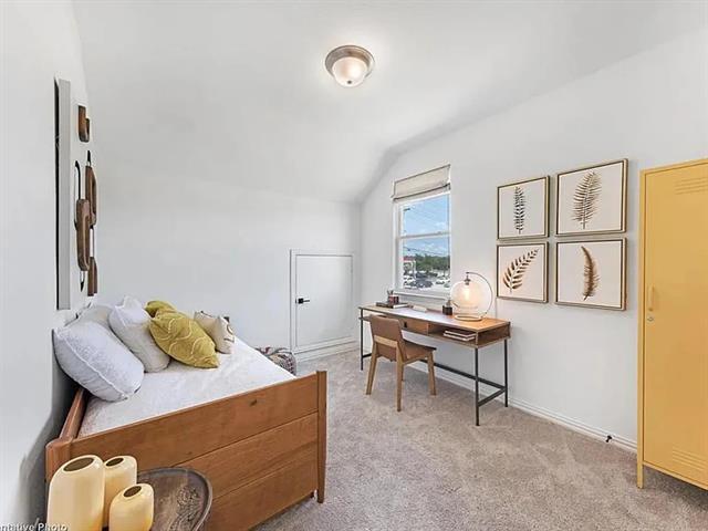 Building Photo - 6200 King's Path