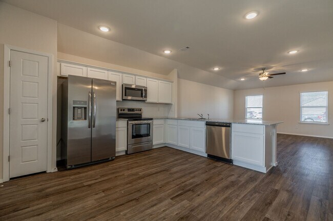 Building Photo - 3-bedroom 2 bath Home in Fayetteville!!