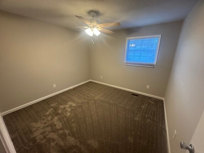 Building Photo - Adorable 2 Bed 1 Bath Duplex, Available Now!