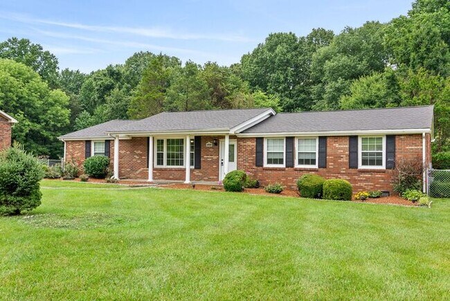 Building Photo - Ranch Style home Sango!