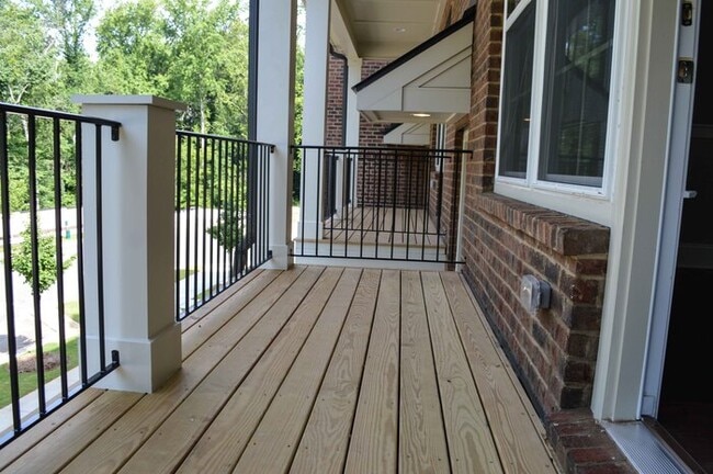 Building Photo - 849 Wake Towne Dr