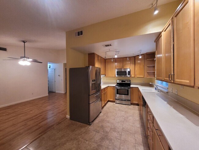Building Photo - Beautiful home with wood floors