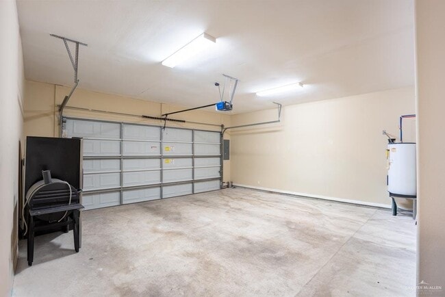 Building Photo - 21 S 5th St