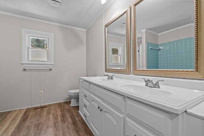 Building Photo - 53 Pine Lake Dr