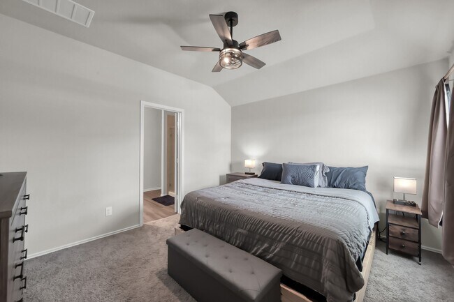 Building Photo - 25248 Pomegranate Pl