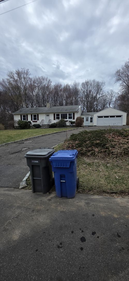 Building Photo - Single Family Home in Trumbull for Rent