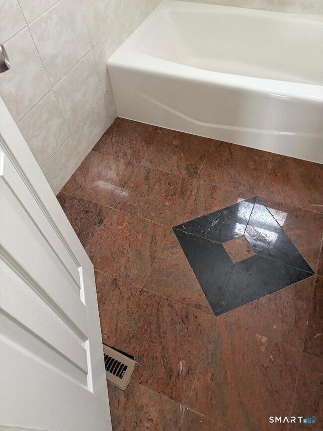 Building Photo - 38 Center St