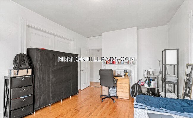 Building Photo - 76 Hillside St