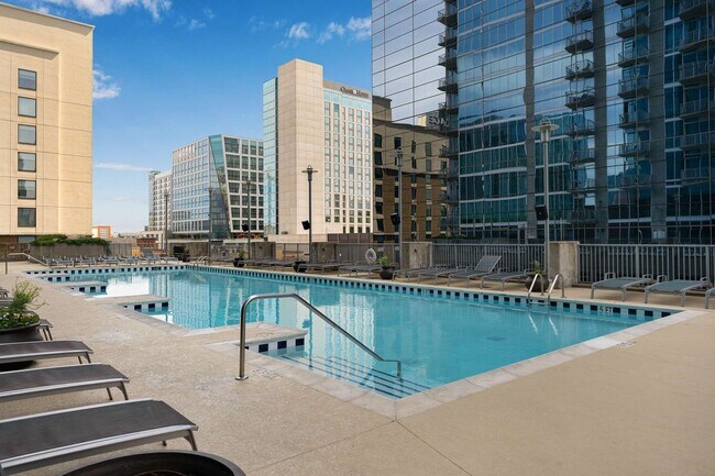 Building Photo - Fully Furnished SoBro Condo At Encore