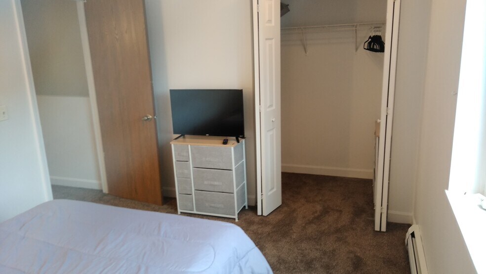 Building Photo - 4 Pine Brook Ln