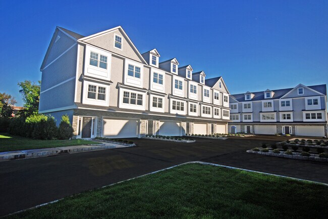 Building Photo - 2 The Pointe