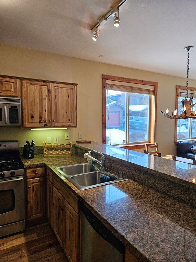 Building Photo - 10564 Boulders Rd