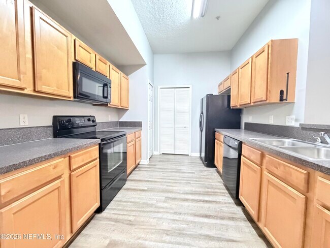 Building Photo - 7920 Merrill Rd