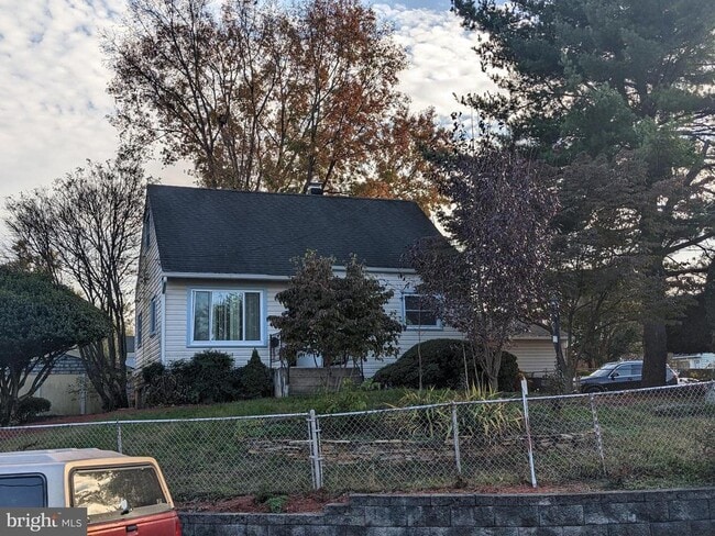 Building Photo - 137 Holden Dr