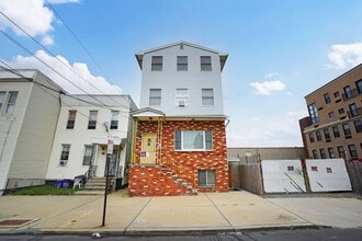 Building Photo - 200 Culver Ave