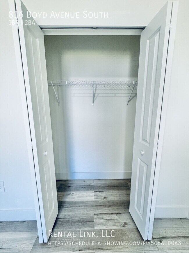 Building Photo - 816 Boyd Ave S