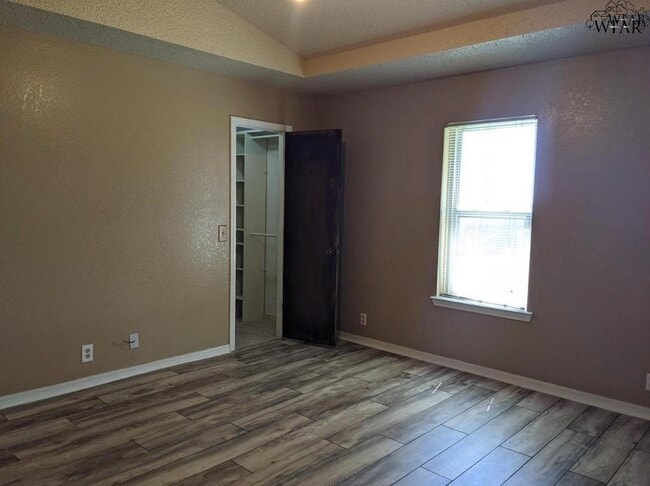 Building Photo - 1204 Lisa Ln