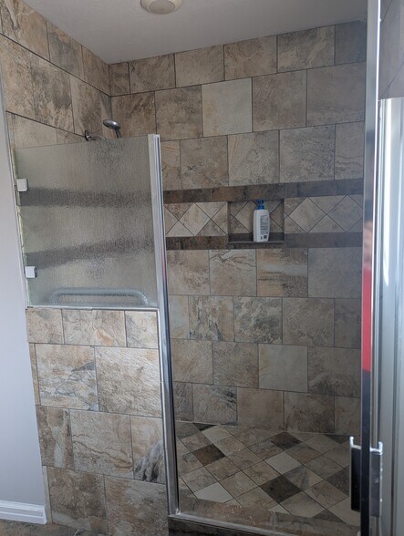 Bathroom Shower - 960 E 2680 N