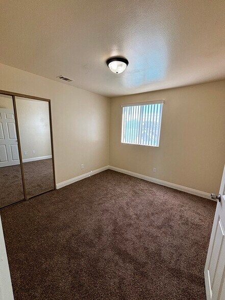 Building Photo - 324 W 77th St