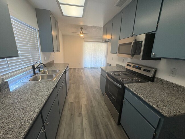 Building Photo - Remodeled 3bed/2bathroom home in West Sac