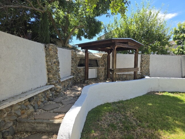 Building Photo - Beautiful house for rent in Folsom 4 bd 3 bath 1920 sq feet