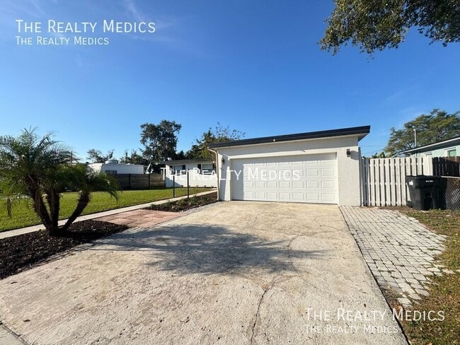 Building Photo - 1102 Egan Dr