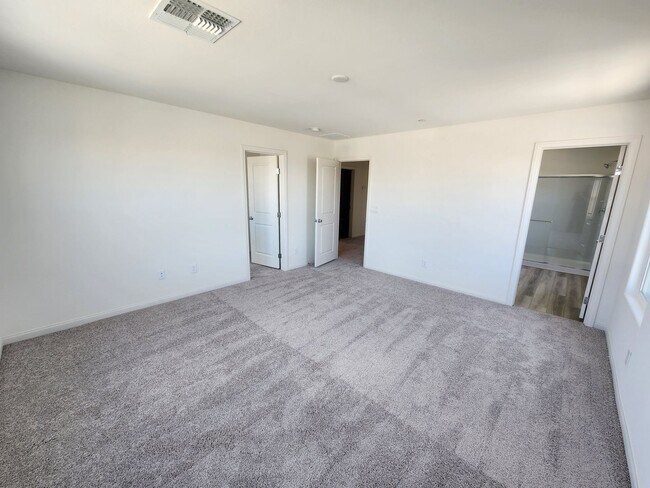 Building Photo - Gorgeous 3bed/2.5bath/2Car home located in Insirada