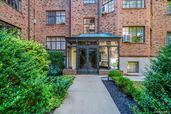 Building Photo - 38-30 Douglaston Pkwy