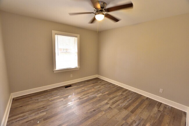 Building Photo - 708 Cedarbrook Dr