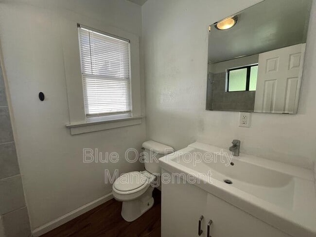 Building Photo - 960 Salem St