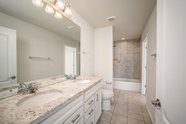 Building Photo - 2825 Dillon Dr
