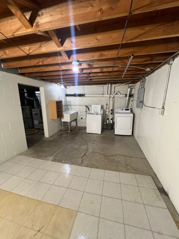 Building Photo - 6210 Franklin Ave