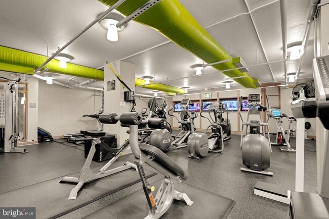 Building Photo - 1021 N Garfield St