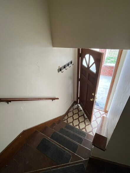 Front entryway - 54 Pleasant St